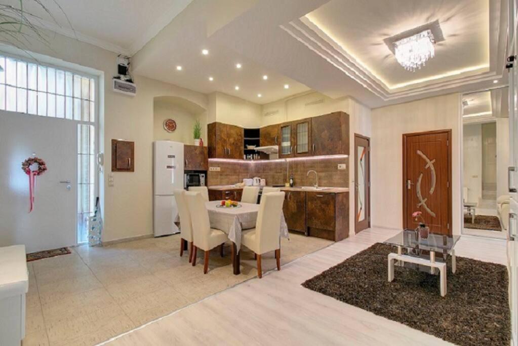 Super Central Apartment Budapest Exterior photo